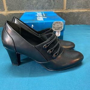 Easy Street Women’s Size 7 Black Heels 3 Buttons